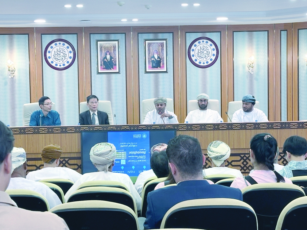 Omani business figures from Dhofar Governorate meeting with members of a Thai delegation in Salalah on Monday.