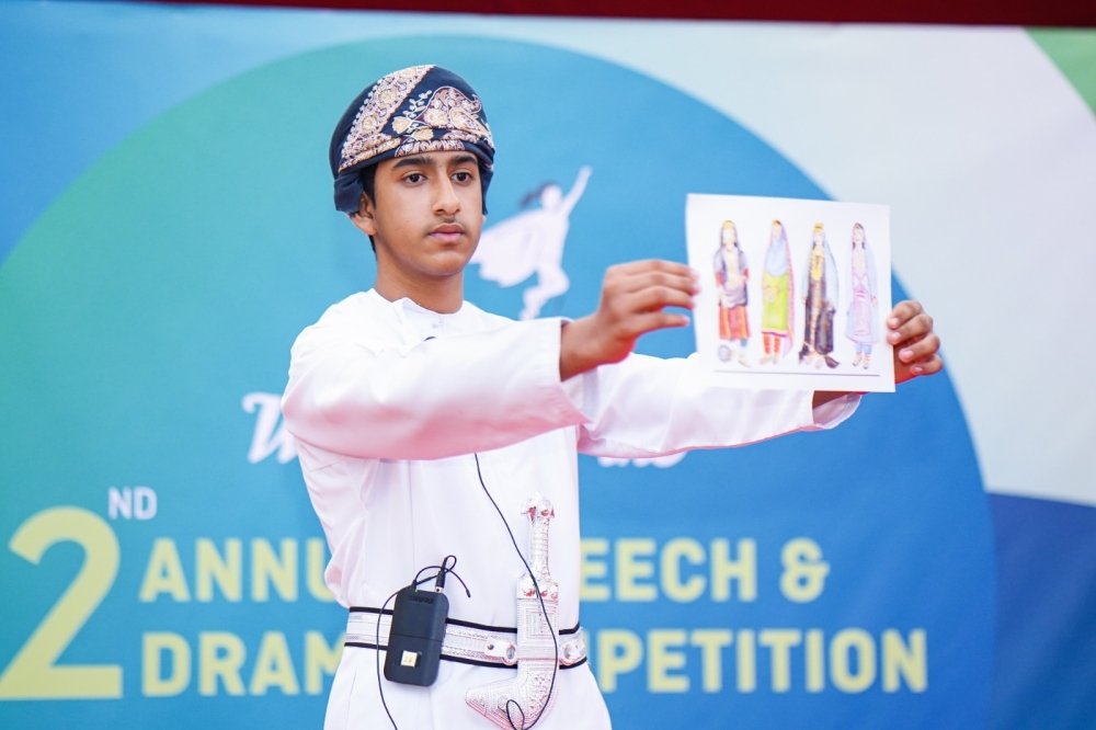 Ammar Al Balushi showing his presentation at the carnival