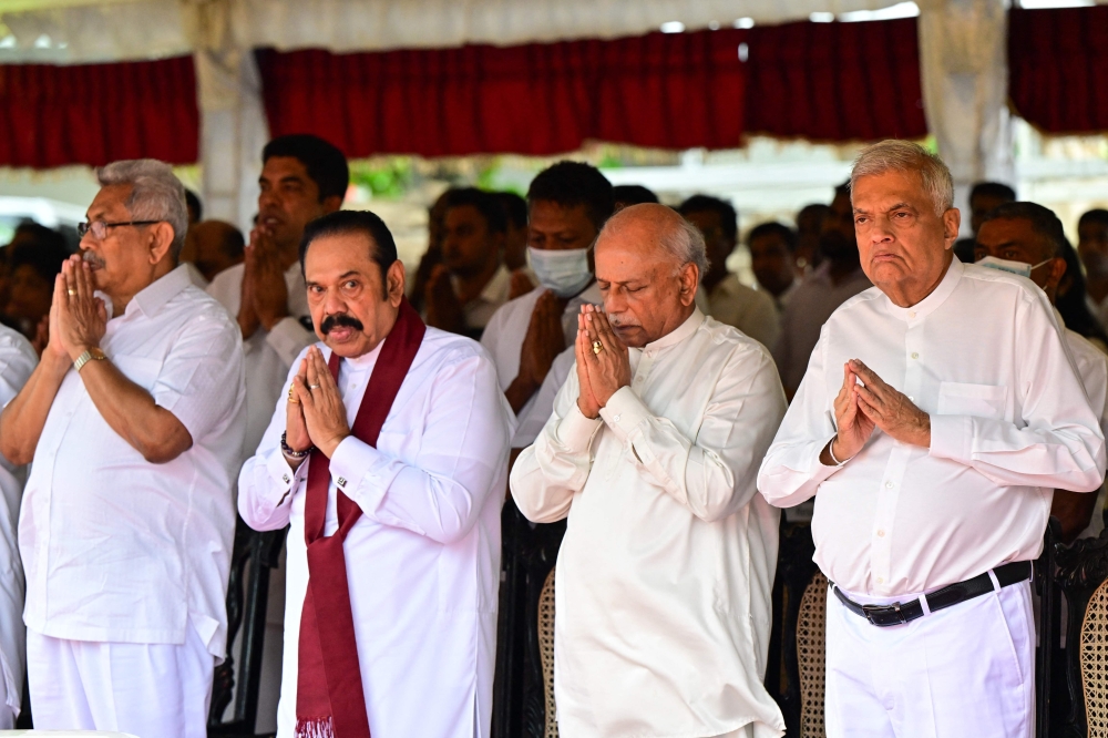 Sri Lanka's President Ranil Wickremesinghe (R) with former Presidents Gotabaya Rajapaksa (L) and Mahinda Rajapaksa (2L) 