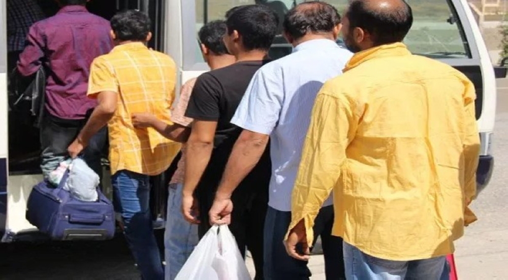 Photo of illegal workers deported in Oman 