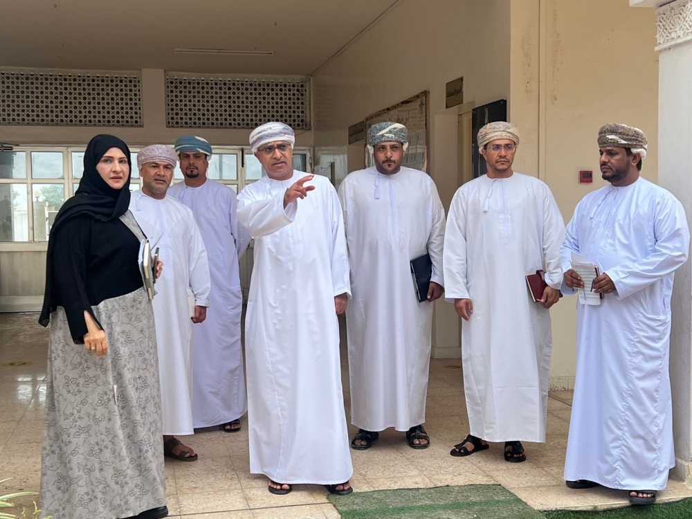 These visits are part of the Ministry of Education’s strategy to enhance the educational environment in the Dhofar 