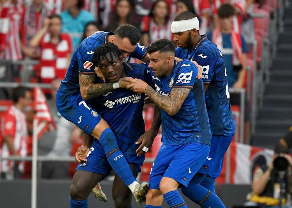 Getafe's Nigerian forward #06 Christantus Uche (2L) celebrates with team-mates scoring his team's first goal during the Spanish league football match 