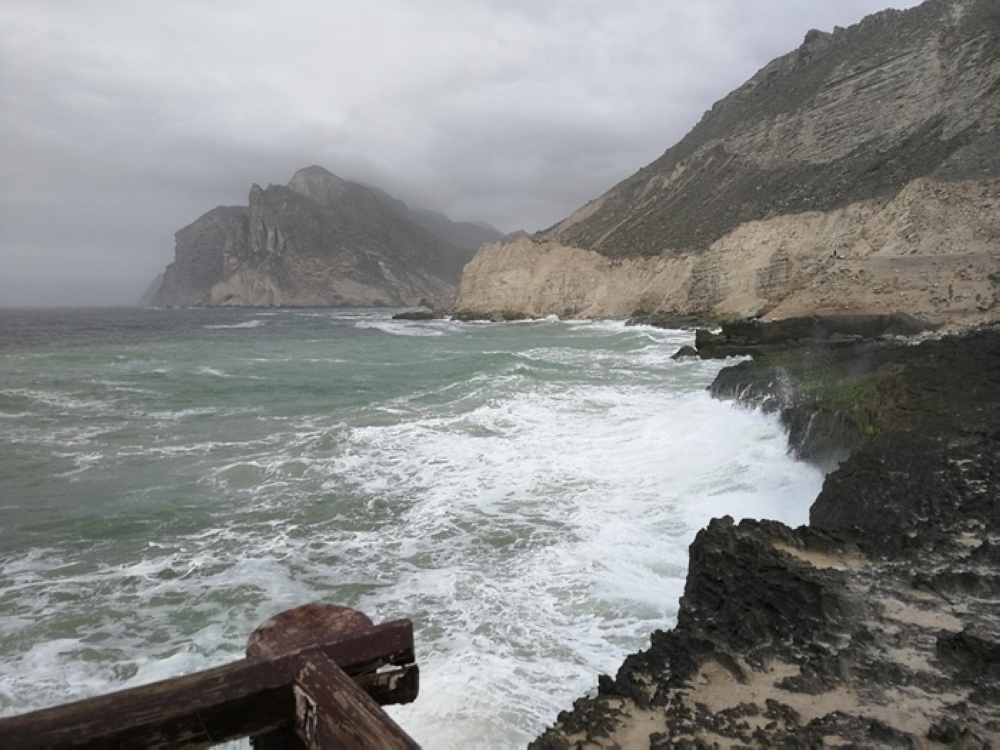 Authorities warn of severe beach hazards in Dhofar Governorate