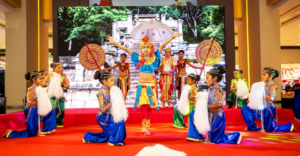 SrI Lankan cultural show as part of the Road Show (1)