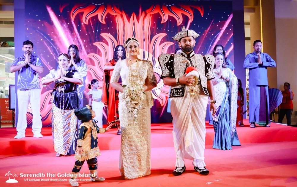 Sri Lankan traditional bride and groom (Udarata Manali and Manamali) at the fashion show