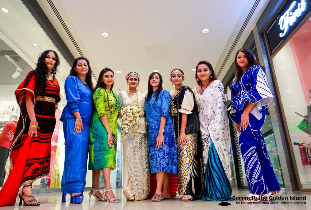 Fashion designer Roshani Rajapaksha with the Sri Lankan models