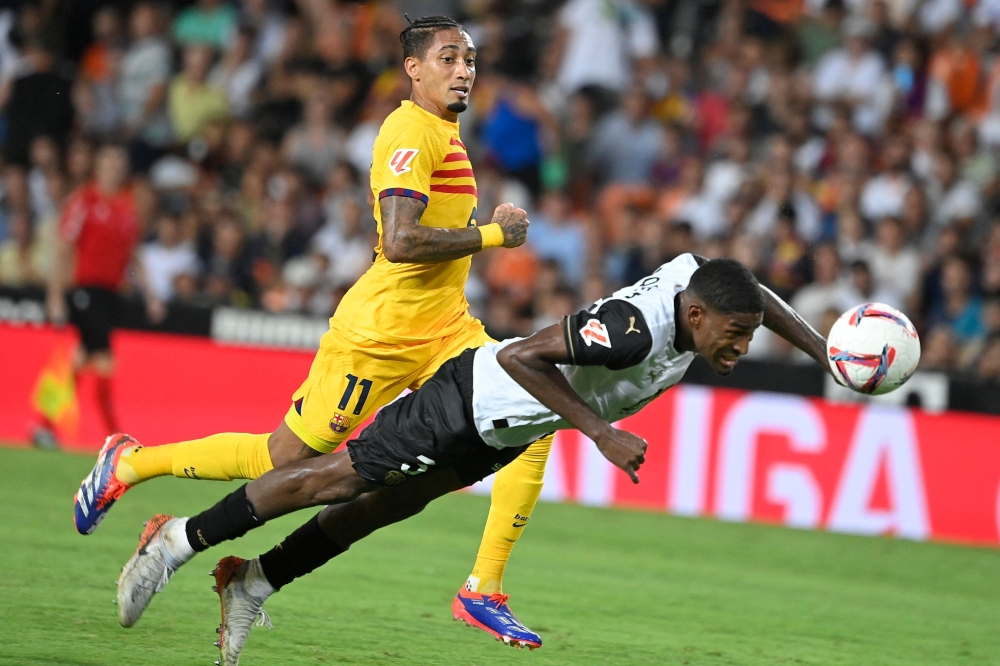 Spanish defender #03 Mosquera and Barcelona's Brazilian forward #11 Raphinha vie for the ball during the Spanish league football match