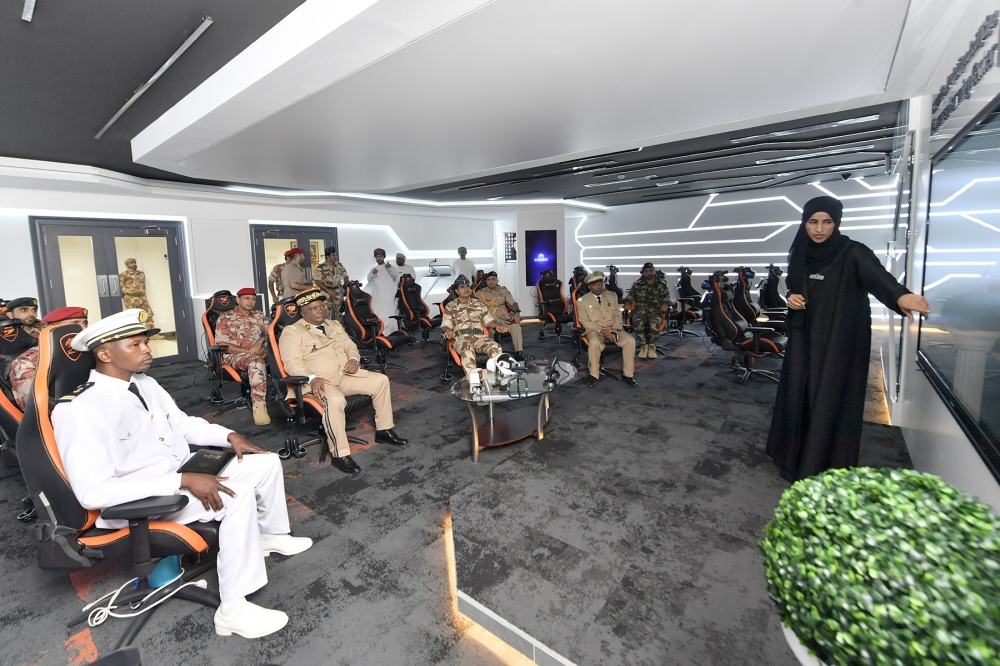The delegation toured the Military Technological College’s departments and service facilities 