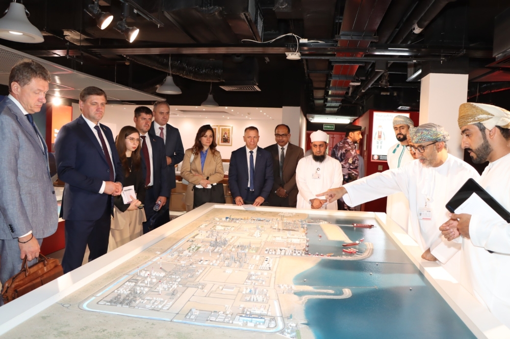 Bogdanov and his delegation took note of the progress made in the establishment of the railway network connecting the Wilayat of Sohar and the Emirate of Abu Dhabi, United Arab Emirates (UAE) — a stretch of 303 kilometres. - ONA