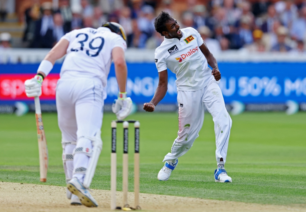 Cricket - Second Test - England v Sri Lanka - Lord's Cricket Ground, London, Britain - August 29, 2024 Sri Lanka's Milan Rathnayake celebrates taking the wicket of England's Jamie Smith, caught out by Nishan Madushka Action Images via Reuters/Andrew Boyers
