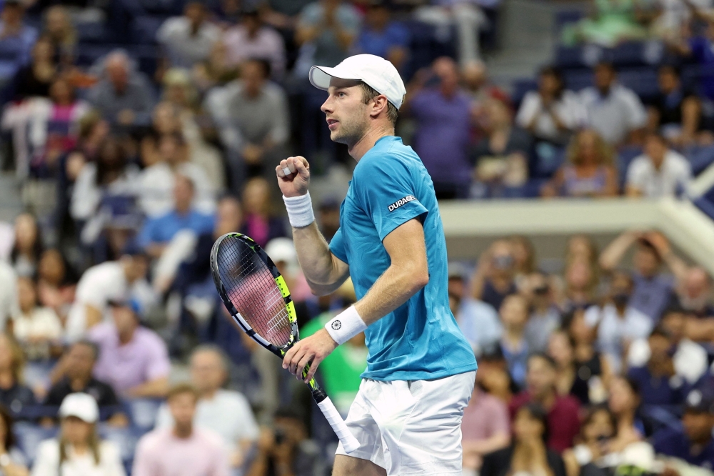 Netherlands' Botic van De Zandschulp celebrates his victory over Spain's Carlos Alcaraz during their men's singles second round tennis match