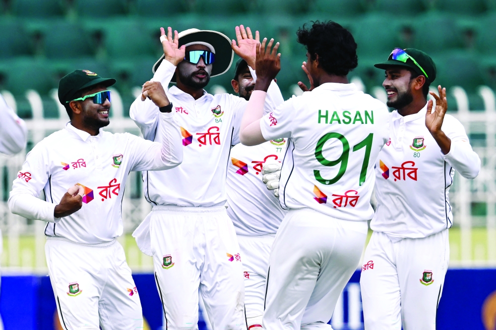 Rain halts Bangla bid after Hasan, Nahid sink Pakistan