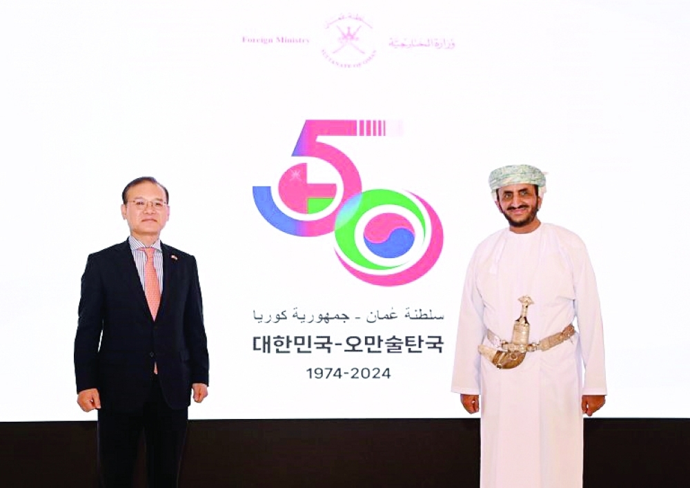 Kiejoo Kim, South Korean Ambassador to the Sultanate of Oman and Shaikh Khalifa bin Ali al Harthy, Under-Secretary for Political Affairs at the Ministry of Foreign Affairs.