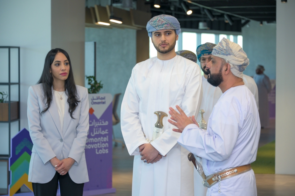 HH Sayyid Bilarab visits Omantel Innovation Labs