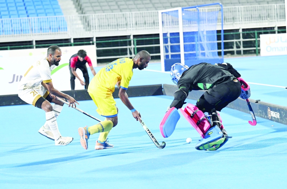 Thrilling second round concludes in Oman Open