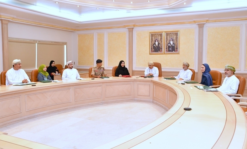 The committee reviewed modern medications, emphasising their quality and prioritizing Omani national factories and institutions. - ONA