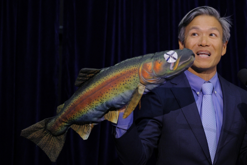  James Liao accepts the Physics Prize for "Demonstrating and explaining the swimming abilities of a dead trout"