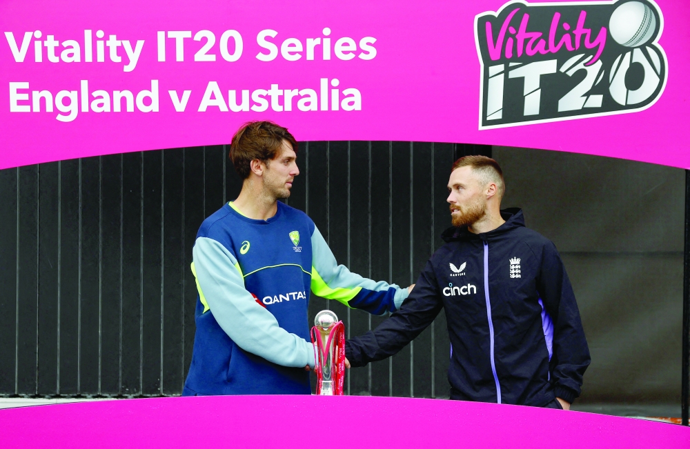 Cricket - Second T20 International - England v Australia - Old Trafford Cricket Ground, Manchester, Britain - September 15, 2024 Australia captain Mitchell Marsh and England captain Phil Salt with the trophy Action Images via Reuters/Lee Smith
