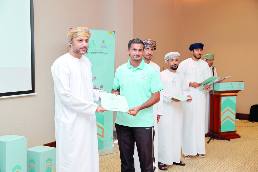 The chief guest presents certificates.