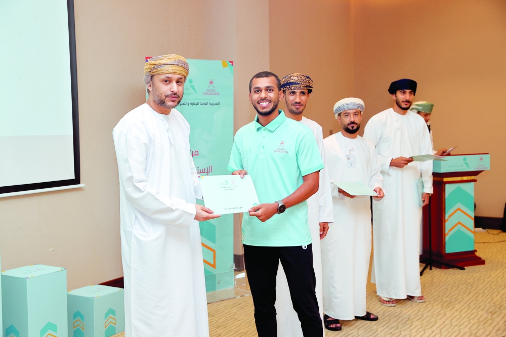 The chief guest presents certificates.