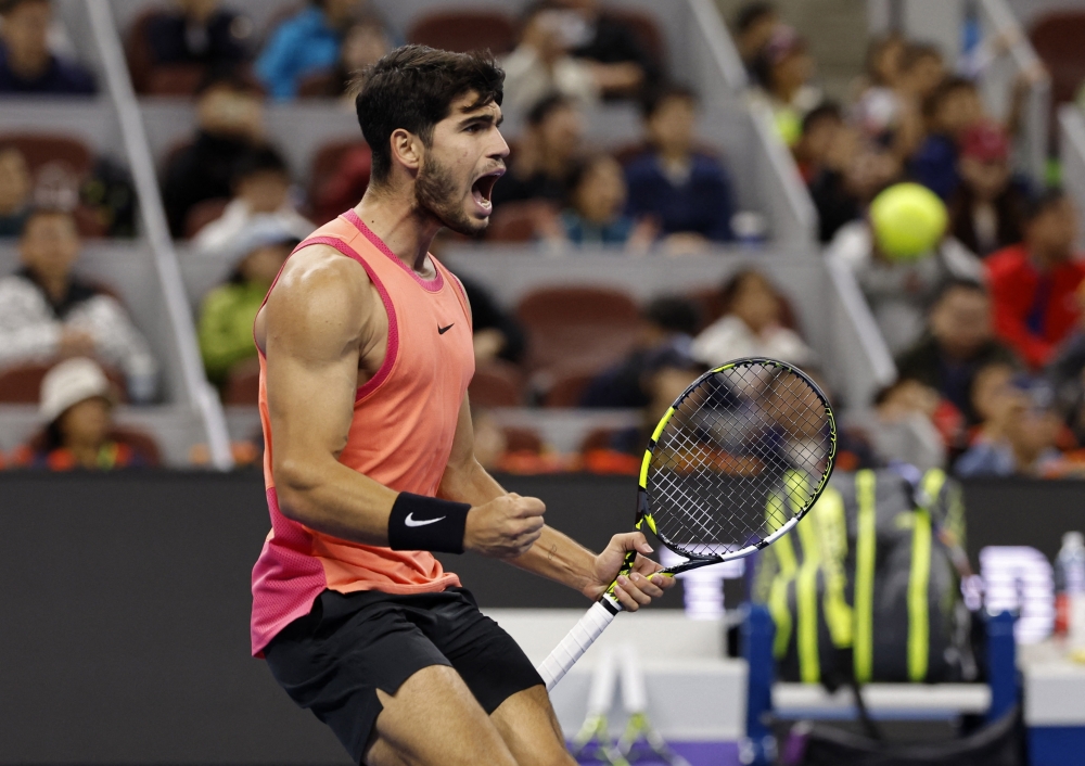 Tennis - China Open - China National Tennis Center, Beijing, China - October 1, 2024 Spain's Carlos Alcaraz celebrates after winning his semi final match against Russia's Daniil Medvedev REUTERS/Tingshu Wang
