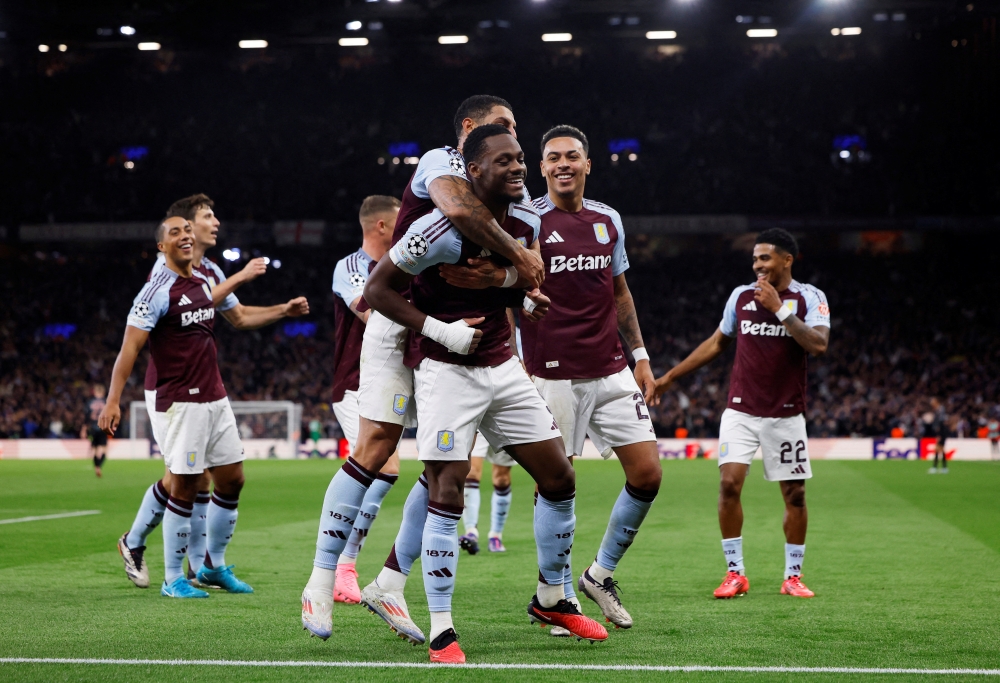 Soccer Football - Champions League - Aston Villa v Bayern Munich - Villa Park, Birmingham, Britain - October 2, 2024 Aston Villa's Jhon Duran celebrates scoring their first goal with teammates Action Images via Reuters/Andrew Couldridge     TPX IMAGES OF THE DAY
