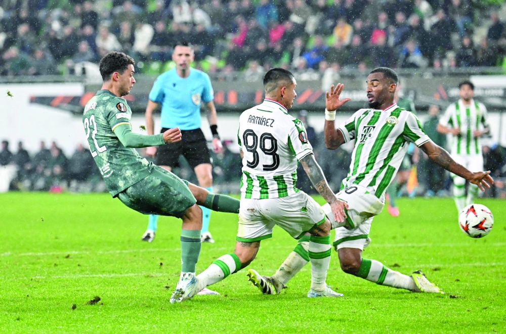 Tottenham Hotspur's Welsh striker #22 Brennan Johnson (L) shoots to score the 0-2 goal during the Uefa Europa League football match between Ferencvarosi TC and Tottenham Hotspur 