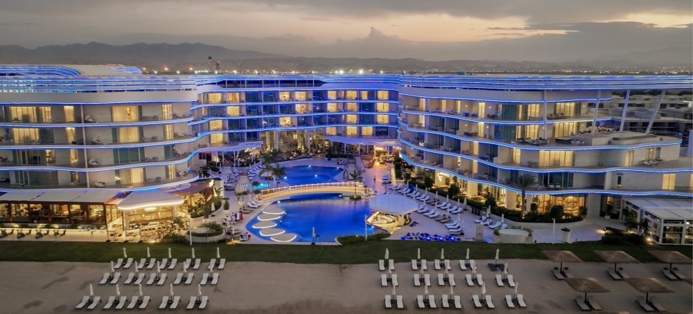 The resort includes 250 hotel rooms as well as suites, residential units and other facilities.