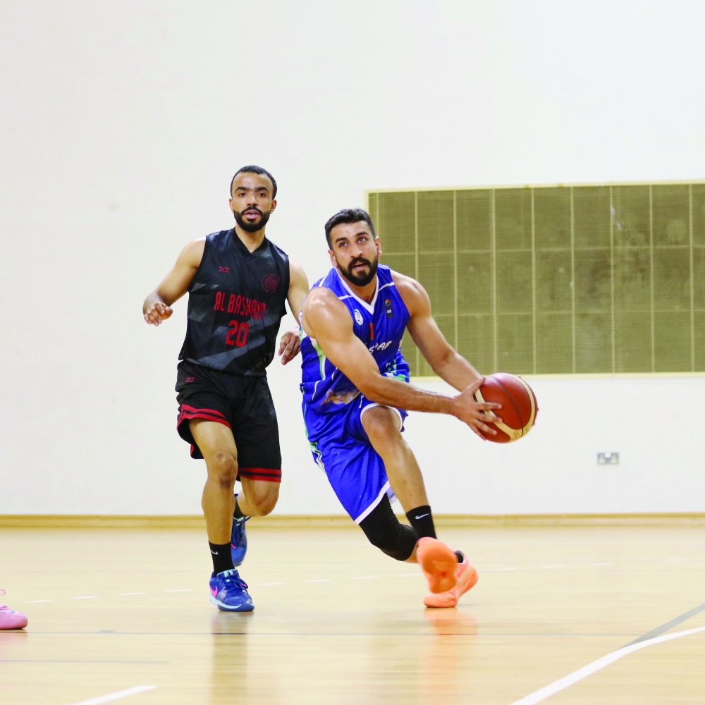 Ahli Sidab and Al Bashayer players in action. — Amir al Hamhami