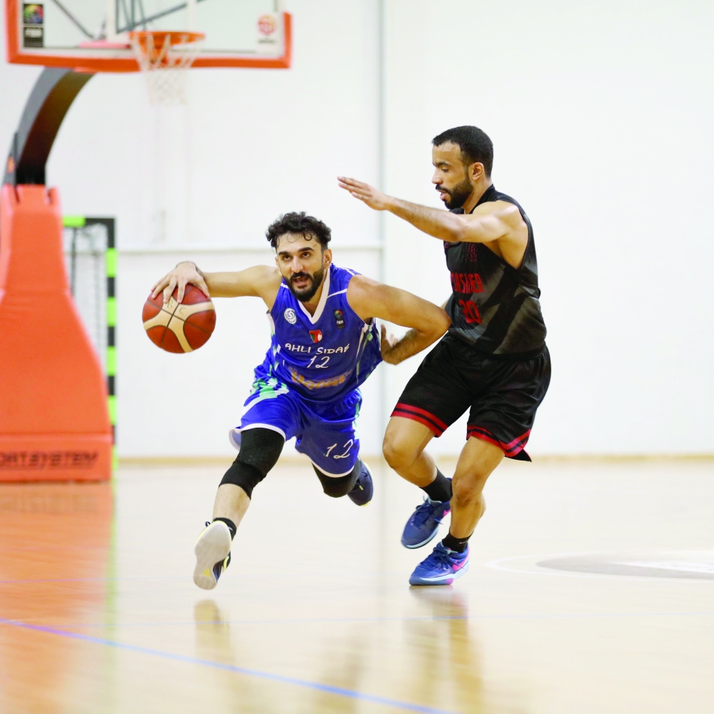 Ahli Sidab and Al Bashayer players in action. -- Amir al Hamhami