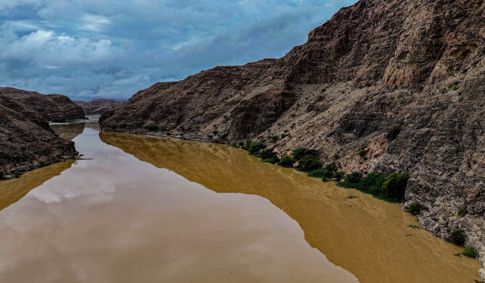 Footage showing the impact of the tropical system "Al-Sayyal" on Quriyat 
