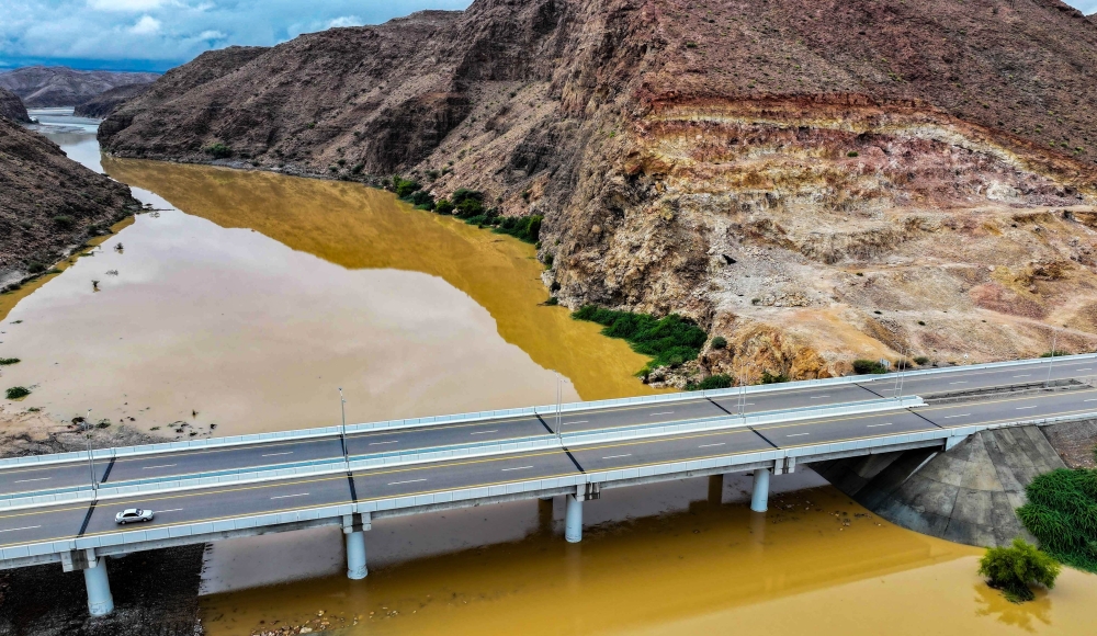 Footage showing the impact of the tropical system "Al-Sayyal" on Quriyat 