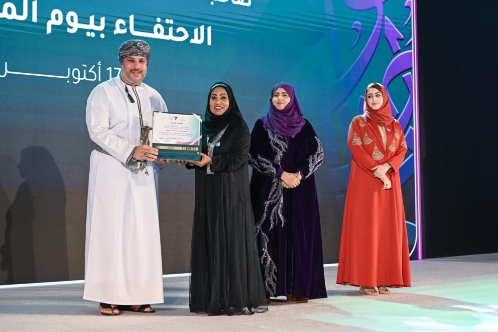 The ceremony included honoring 30 pioneering Omani female figures and a visual display showcasing the role of Omani women in culture and literature