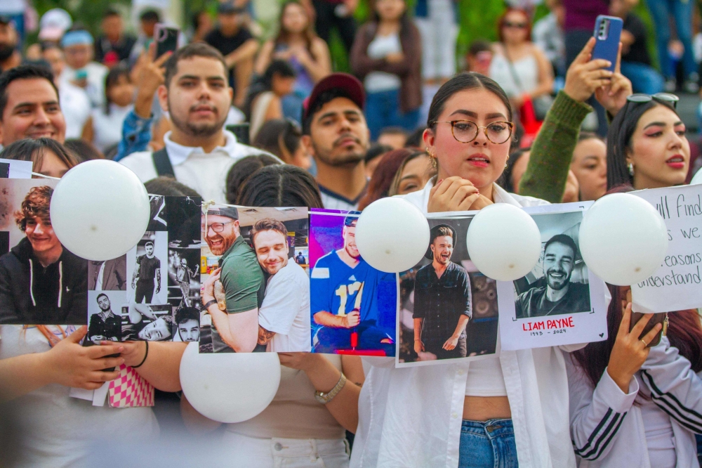 Fans of late British singer Liam Payne gather to pay respects on the esplanade of the Monterrey macroplaza, on October 20, 2024. Payne died on October 16 from "multiple traumas" and "internal and external haemorrhaging" after falling from the balcony of his room at the Casa Sur hotel in central Buenos Aires, Argentina, an autopsy found. (Photo by Julio Cesar AGUILAR / AFP)

