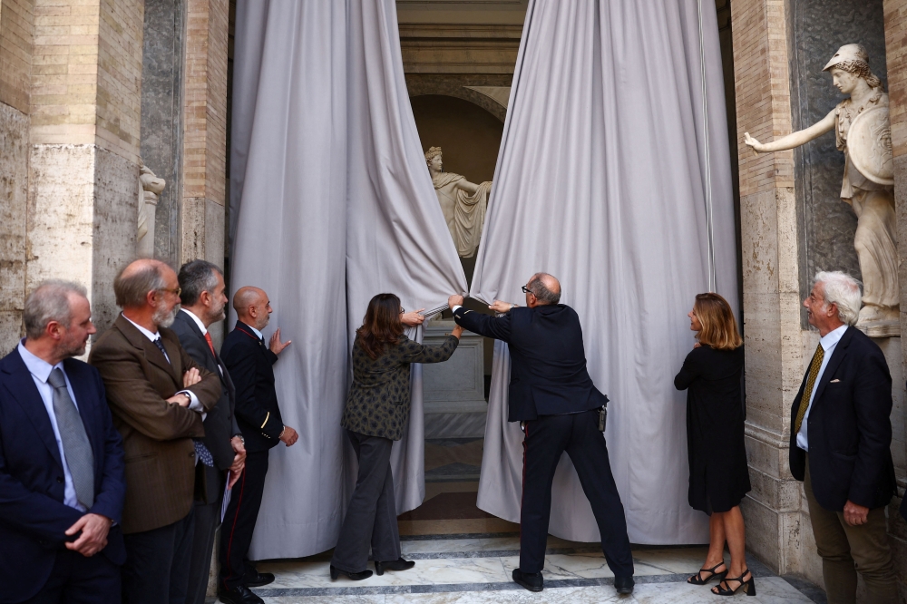 The 'Apollo Belvedere' statue is unveiled after restoration at the Vatican Museums at the Vatican, October 15, 2024. REUTERS/Guglielmo Mangiapane
