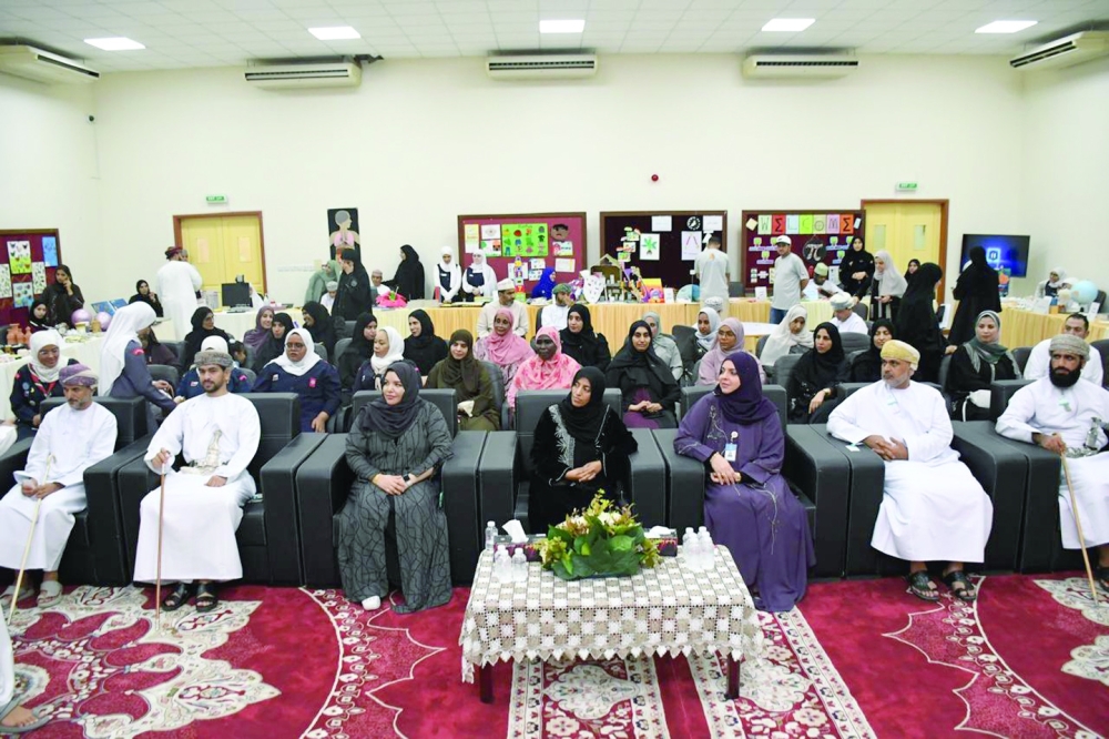 The participating students and companies that contributed to the success of the event were honoured