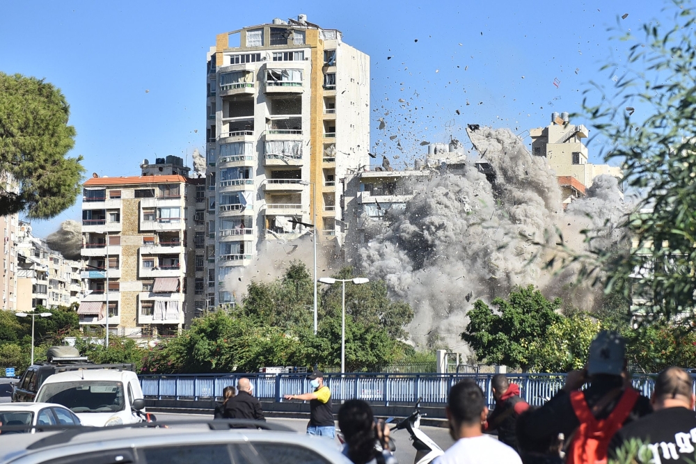 TOPSHOT - Smoke rises after an Israeli airstrike targeting Beirut's southern suburb of Shayah on October 22, 2024, amid the ongoing war between Israel and Hezbollah.   (Photo by Fadel ITANI / AFP)

