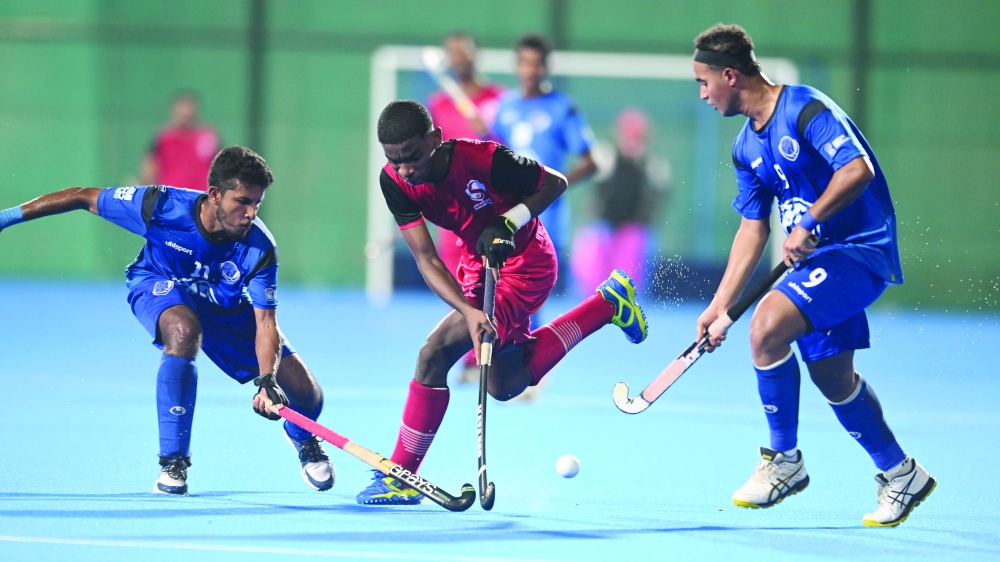 Al Amerat and Al Salam players fight for the ball. -- Abdulwahid al Hamadani