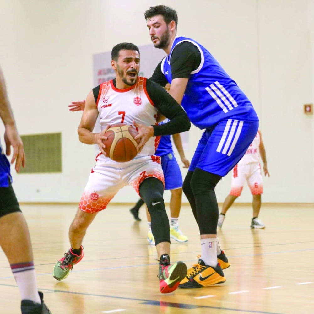 Nizwa and Dhofar players in action. — Ameer al Hamhamy