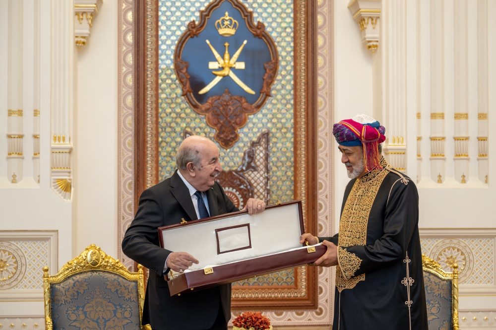  President Tebboune awarded His Majesty the Sultan the National Order of Merit “Athir” Algeria’s most magnificent decoration