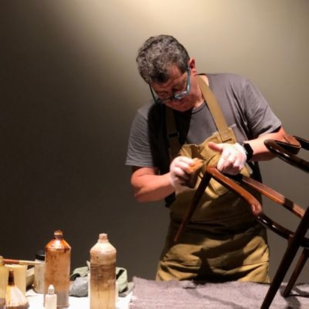 Demonstration _ Shellac, A Natural Resin Technique with Ceccotti Collezioni