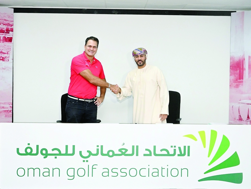 Faiz Mohammad Riaz, Vice-Chairman of OGA, (R) with coach Richard.