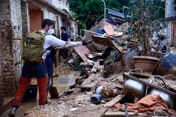 Spain deploys more troops to flood zone where public anger rises
