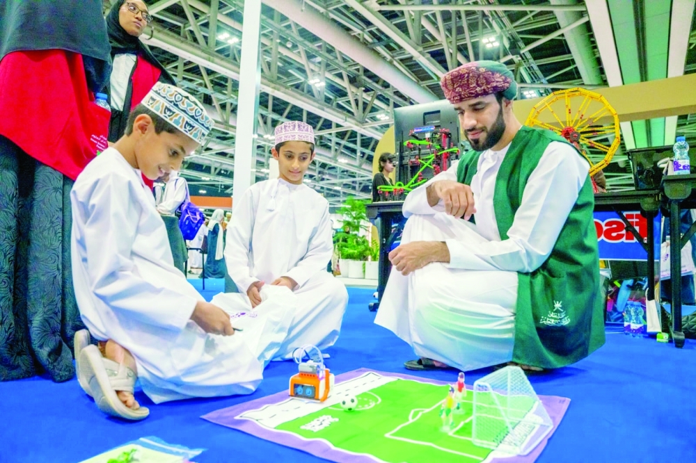 The second day's events were full of exciting scientific experiments allowing visitors to discover modern scientific and technological innovations.