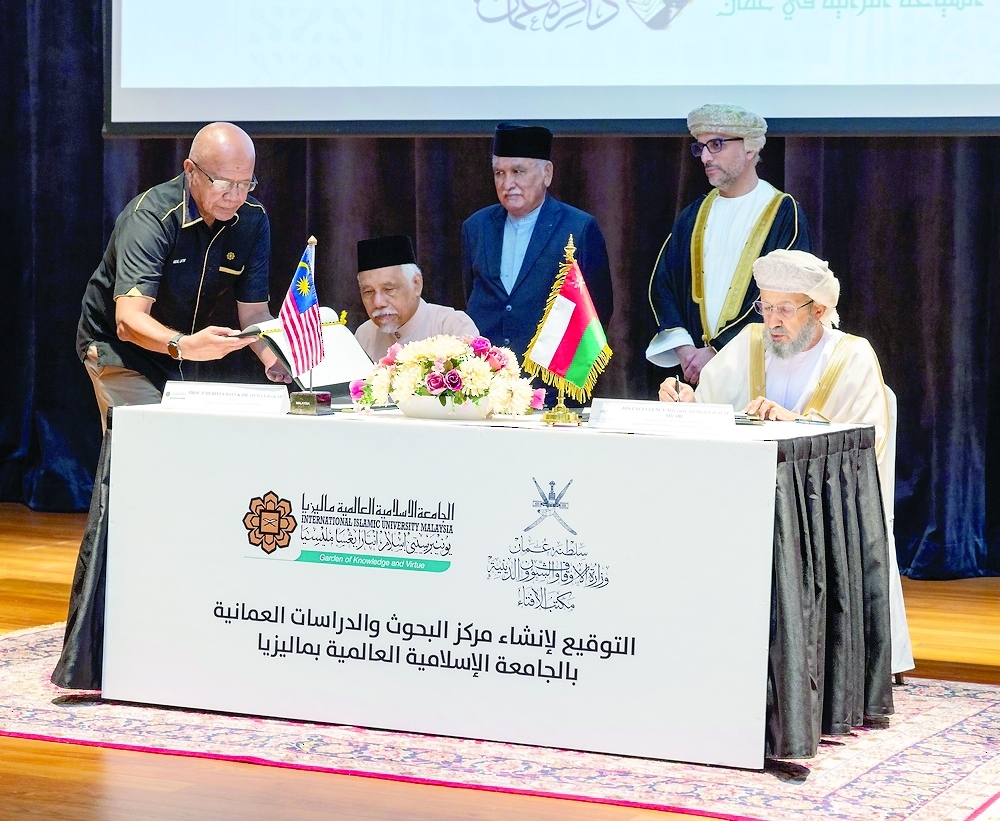 The MoC was signed by Shaikh Ahmed bin Saud al Siyabi and Professor Emeritus Datuk Dr Osman Bakar. - ONA
