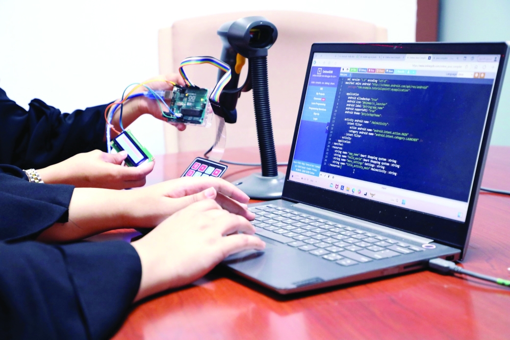 Sohar students create Smart Shopping Cart