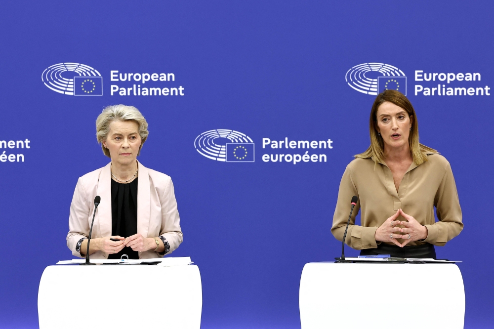 European Commission President Ursula von der Leyen (L) and European Parliament President Roberta Metsola give a press conference, in Strasbourg. — AFP