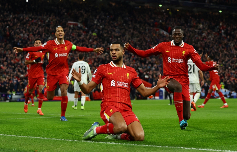 Soccer Football - Champions League - Liverpool v Real Madrid - Anfield, Liverpool, Britain - November 27, 2024 Liverpool's Cody Gakpo celebrates scoring their second goal with Virgil van Dijk and Ibrahima Konate REUTERS/Molly Darlington     TPX IMAGES OF THE DAY
