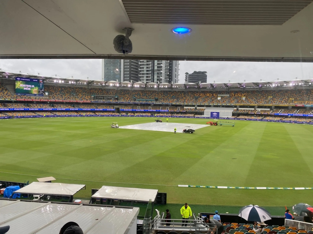 An early tea was taken at the Gabba because of bad light with India 8-0 after having been set a target of 275 for victory, after Australia declared on 89-7.