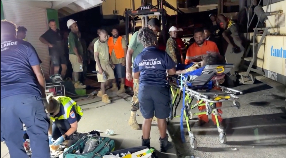 Medical workers attend to a rescued woman on a stretcher following a strong earthquake in Port Vila, Vanuatu, December 18, 2024, in this screengrab taken from a social media video. Jeremy Ellison/via REUTERS  THIS IMAGE HAS BEEN SUPPLIED BY A THIRD PARTY. MANDATORY CREDIT. NO RESALES. NO ARCHIVES.
